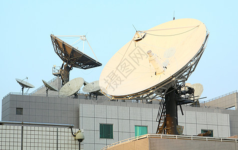 电视台上方的卫星通信磁盘卫星通讯磁盘播送收发器互联网技术车站海浪信号辐射上行电视图片