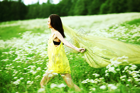 夏季飞跑步女性纺织品自由公园天空织物头发裙子魅力图片