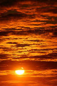 日出天空天堂晴天蓝色射线地平线天气阳光太阳旅行季节图片