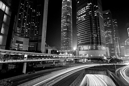 晚上通过香港市区的交通 在夜里图片