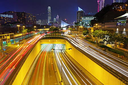 夜间与城市交接交通速度旅行辉光运输公共汽车线条场景驾驶建筑图片