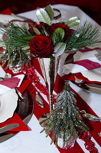 红圣诞环境蜡烛奢华餐巾餐厅菜肴玻璃银器午餐餐具图片