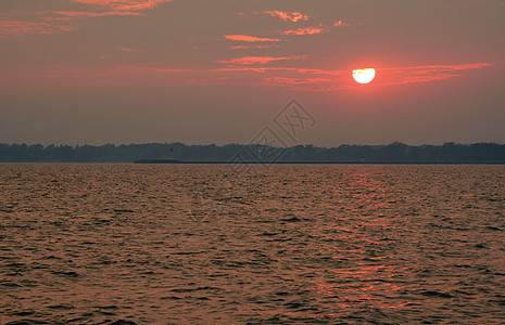 太阳浮出图片