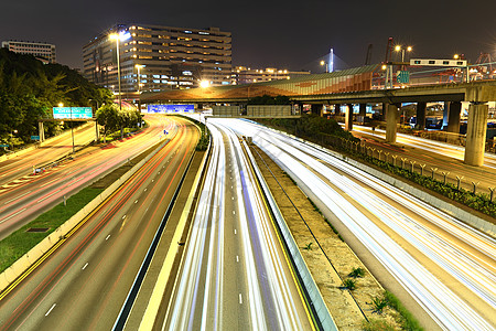 夜间在高速公路上日落天际广告牌操作夜生活运输市场风景集装箱土地图片