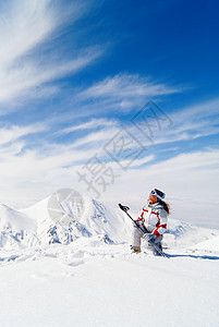 山顶上美丽的滑雪机蓝色娱乐滑雪乐趣太阳顶峰微笑运动日光女性图片