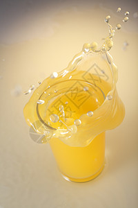 橙汁漩涡玻璃宏观力量气泡热带波纹液体饮食飞溅图片