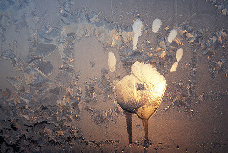 冰窗上的手印阴影手指季节滴水窗户冻结救援低温棕榈图片