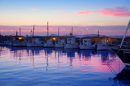 港口码头前哨的粉色日落图片