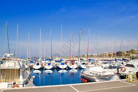 萨鲁塔拉贡纳的蓝色码头港口图片