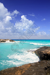 北边岩礁海岸的海平面波浪地标假期海景天堂石头支撑泡沫海洋旅行图片