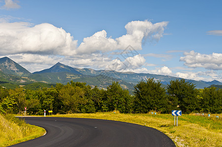 法国阿尔卑斯山航程高山交通运输基础设施蓝色警告旅行岩石天空图片