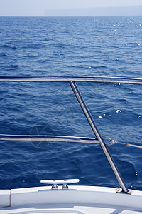 关于不锈钢船护栏的海洋结节细节旅游旅行假期金属蓝色奢华天空巡航运输地平线图片