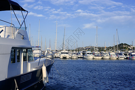 西班牙地中海 西班牙的蓝天船坞图片