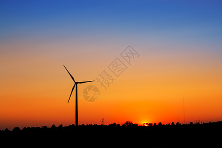 日落天空上的风车气氛技术日落电机天空活力螺旋桨旋转涡轮环境图片