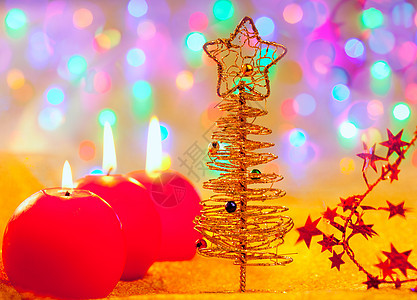 圣诞金树 香草和蜡烛玩具灯泡星星卡片传统季节辉光生活装饰品派对图片