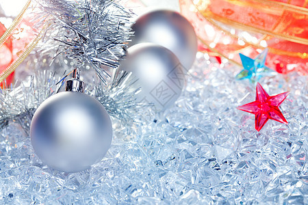 冬季冰雪上的银子幸福星星小玩意儿风格火花派对假期水晶玻璃庆典图片