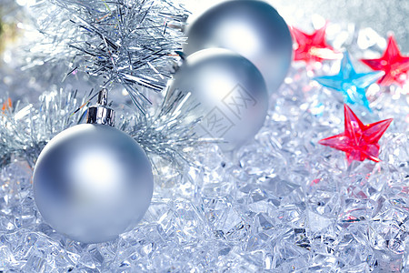 美丽红色的星球冬季冰雪上的银子季节假期派对风格丝带水晶玻璃圆圈星星火花背景