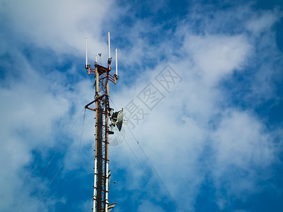 蓝色天空的马斯技术收音机全球系统环境电视电讯桅杆移动海浪图片