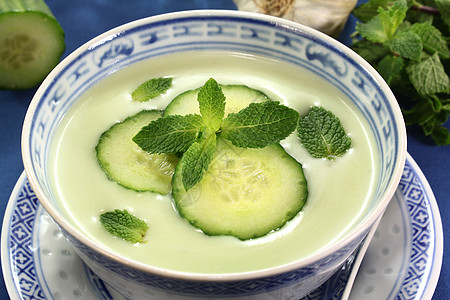 黄瓜汤食物绿色盘子冰块蔬菜薄荷饮食酸奶图片