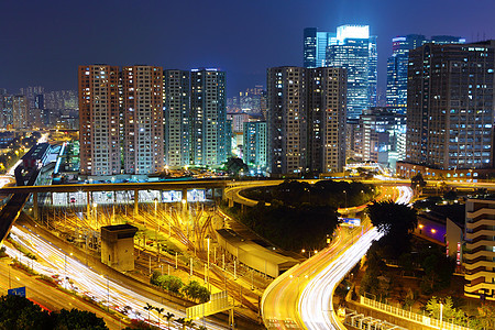 夜间现代城市天际地标街道建筑速度运输摩天大楼市中心蓝色景观图片