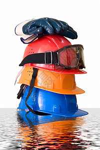 许多彩色硬帽 手套和护目镜工业白色面具头盔材料安全帽建设者蓝色染色红色图片