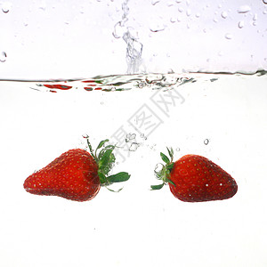 超市水果草莓喷洒运动流动水果温泉气泡活力宏观涟漪波纹圆圈背景