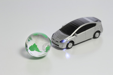 地球和小型汽车机器汽油环保经济微型车杂交种轿车全球图片