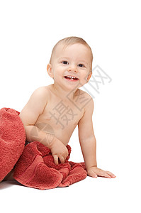 在毛巾中微笑的婴儿快乐喜悦幸福红色男孩们儿童童年地面孩子毯子图片