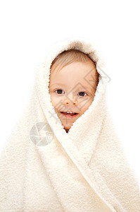 在毛巾中微笑的婴儿幸福喜悦毯子洗涤后代快乐婴儿期儿童童年男性图片
