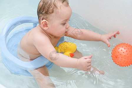 婴孩婴儿卫生鸭子飞溅新生浴室洗发水快乐肥皂浴缸童年图片