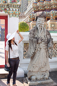 在泰国寺庙旅行女性乐趣假期微笑帽子女士数字姿势喜悦展示图片