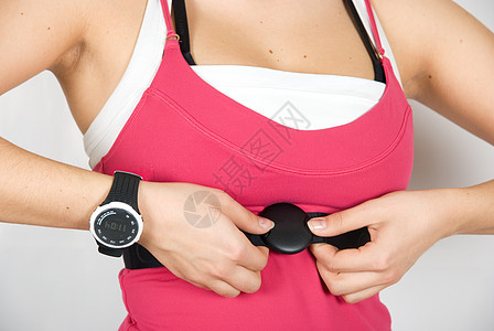 检查脉冲观察成人女性手表健身房测量跑表活动竞赛火车时间图片