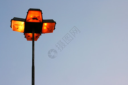 街灯橙子路灯照明闪电背景图片
