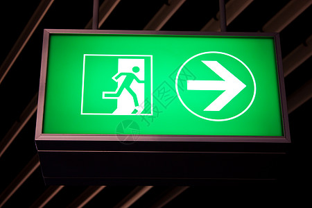 紧急紧急撤离绿色路线案件安全出口危险办公室跑步男人指导图片