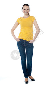 一个可爱年轻女孩的肖像青少年黄色女性喜悦魅力工作室快乐女士图片