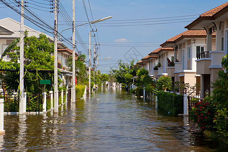 泰国的房屋洪涝洪水旗帜房子天气环境热带街道雨滴灾难救援图片