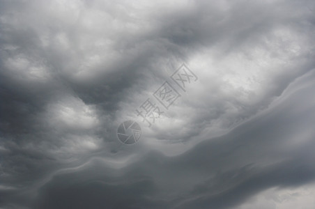 风暴前的天空雨云苍穹灰色乌云地区景观暴风雨多云图片