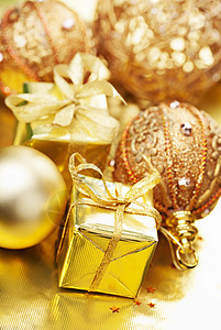 圣诞礼物和装饰礼物盒子传统喜悦季节金子丝带火花展示金属图片