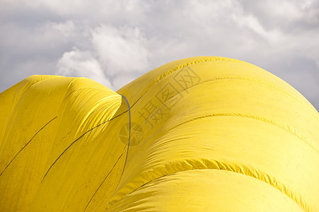 热气球蓝色热气球晴天飞行橙子飞机黄色展示漂浮天空图片