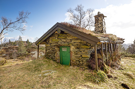 在山上建石头小屋图片