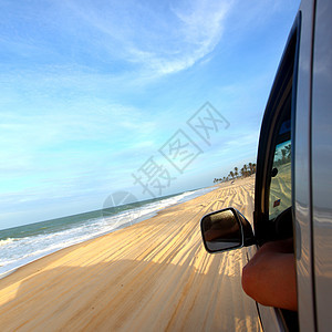 海滩驱动卡车沙漠车辆天空插图太阳运输乐趣日落车轮图片