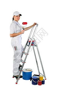 女性设计器染色天花板微笑工作装潢刷子梯子女孩房间快乐图片