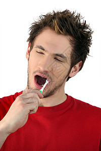 年轻人在刷牙男性微笑保健牙齿牙刷增白剂牙科男人卫生图片
