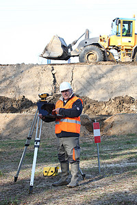 在建筑工地工作的测量员积分测量挖掘机车站地球推土机经纬仪职场工具作品图片