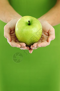 妇女手中的苹果食物展示身体奶奶店铺水果果汁饮食圆圈女士图片
