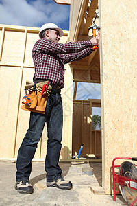 建筑工地的伐木工人房子工艺工匠建造建设者锤子装修木材住宅工具图片