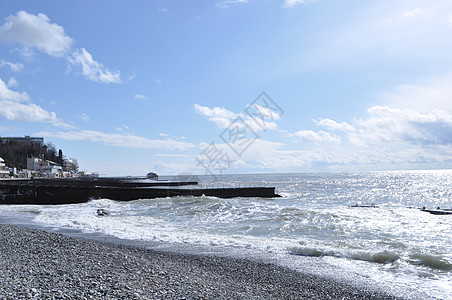 笼罩着神秘的黑海舞会海浪石头海岸地平线假期风暴多云绿色灰色图片