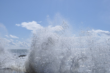 混凝土港口的海浪破浪天线阳光液体蓝色气泡运动泡沫波纹场景海洋图片