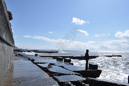 混凝土港口的海浪破浪痕迹海洋泡沫气泡运动岩石冲浪天线波纹场景图片