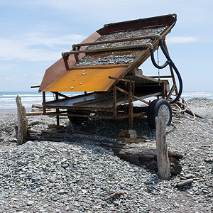 提取冲积砂金的溜冰盒 西NZ订金金子岩石金属海岸平底锅盒子生产平移机械图片